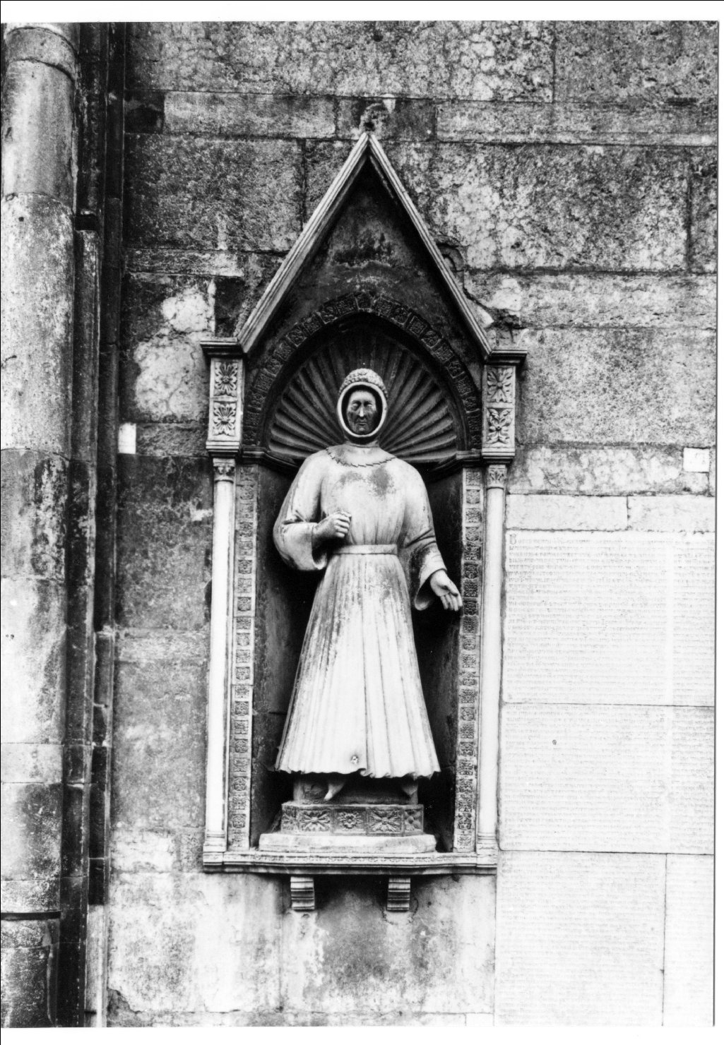 Alberto d'Este marchese di Ferrara in abito da pellegrino, ritratto d'uomo (rilievo, complesso decorativo) - ambito ferrarese (sec. XIV)