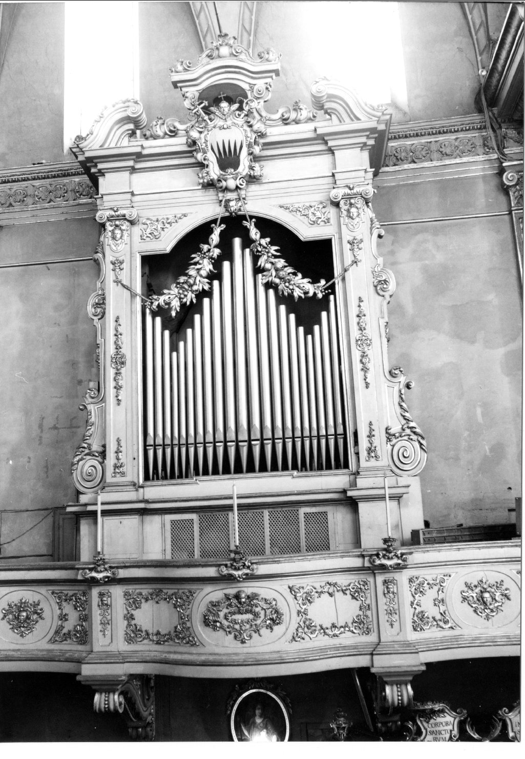 cassa d'organo, insieme di Poggi Agapito, Benetti Giovanni detto Moretti, Oler Cassiano (prima metà sec. XVIII)