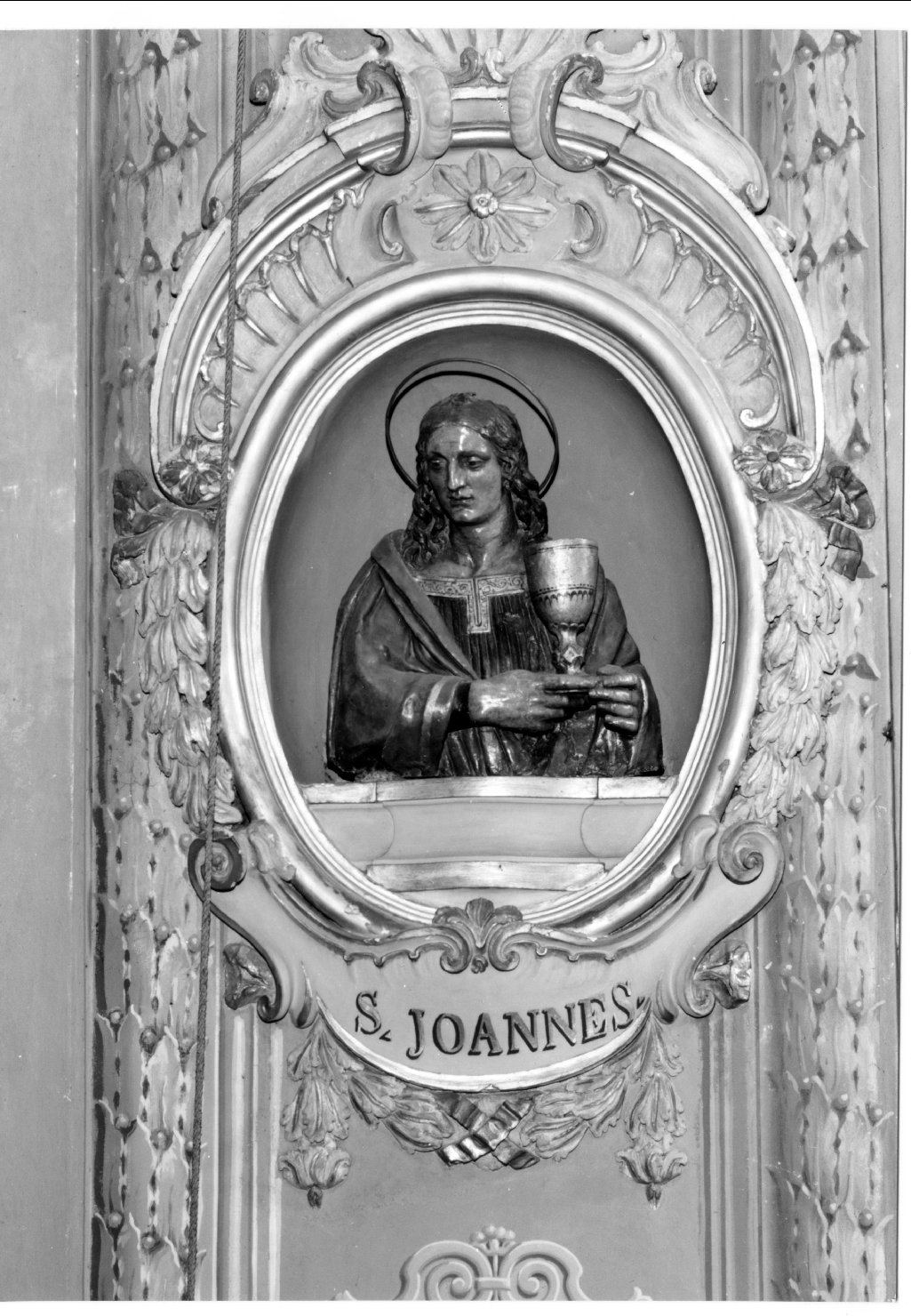 San Giovanni Evangelista (busto, elemento d'insieme) di Lombardi Alfonso, Ghedini Giuseppe Antonio (attribuito) (primo quarto sec. XVI)