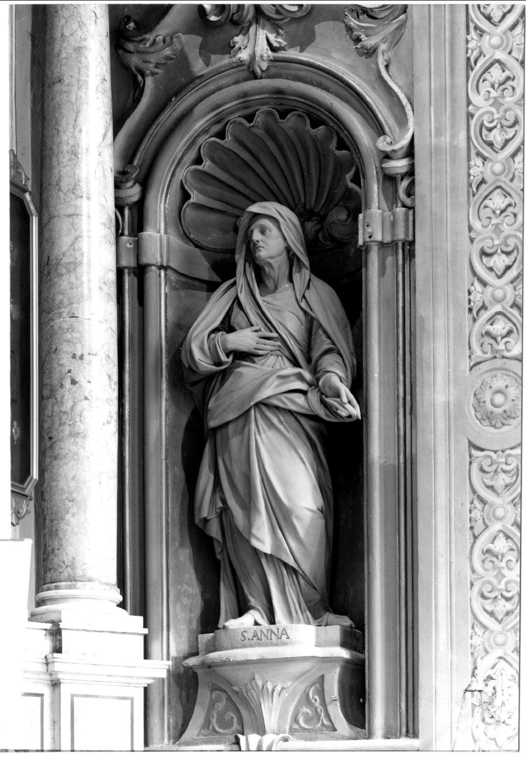 Sant'Anna (statua, elemento d'insieme) di Ferreri Andrea (prima metà sec. XVIII)