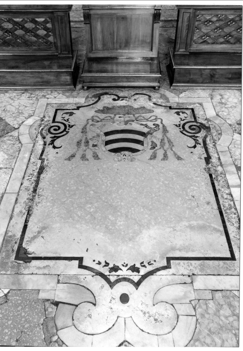 lapide tombale - manifattura emiliana (prima metà sec. XVIII)