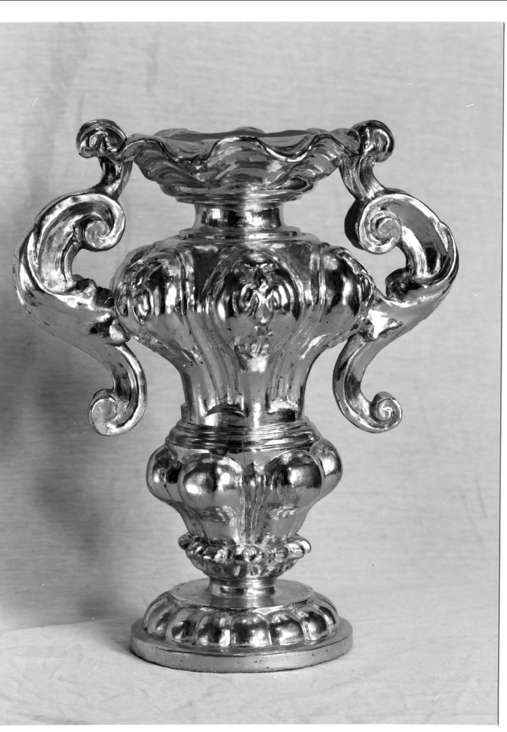 vaso d'altare, serie - manifattura emiliana (sec. XVIII)