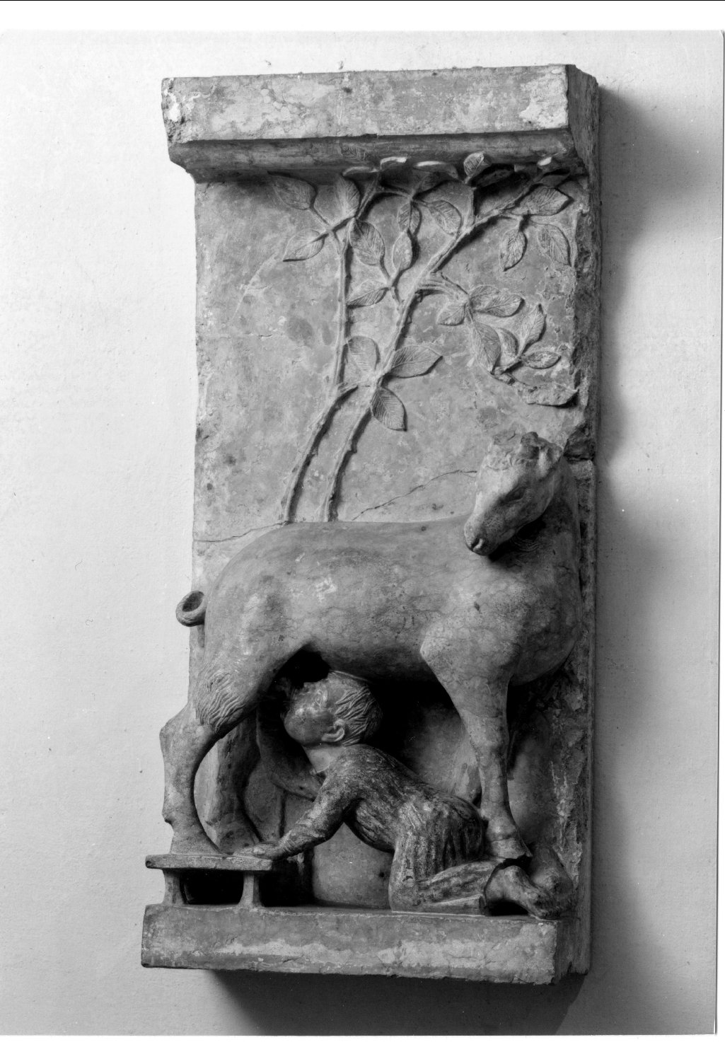 Giove allattato dalla capra Amaltea (rilievo, frammento) di Maestro dei mesi (sec. XIII)