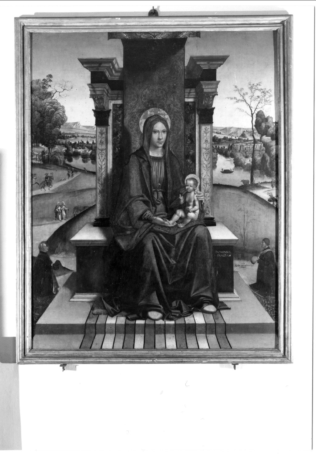 Madonna con Bambino in trono e donatori (dipinto) di Panetti Domenico (sec. XVI)