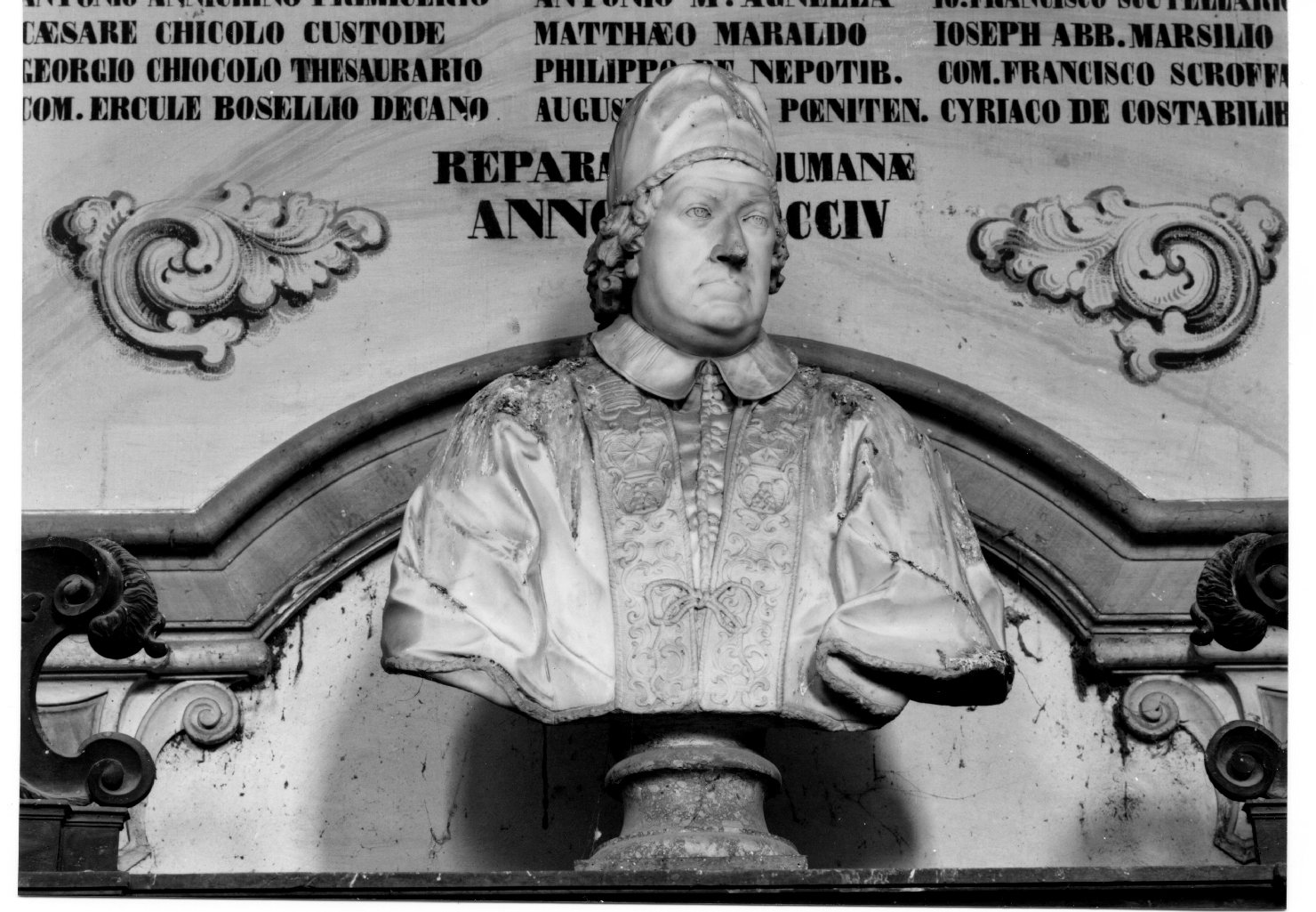ritratto di Clemente XI, ritratto di ecclesiastico (busto) di Rusconi Camillo (sec. XVIII)