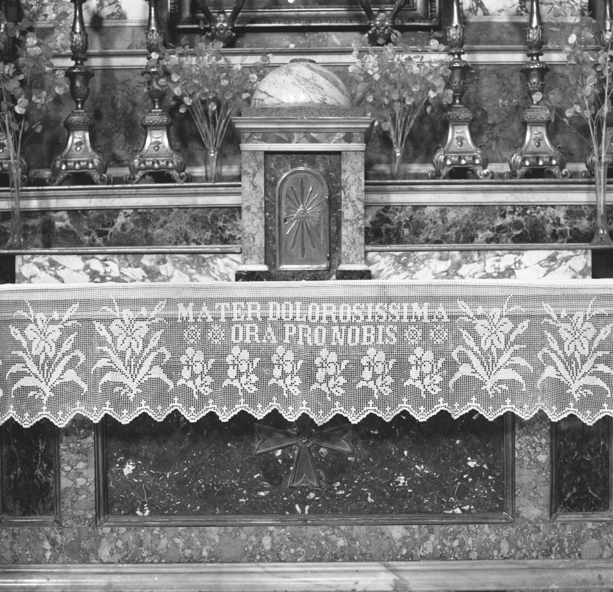 tovaglia d'altare, serie - manifattura emiliano-romagnola (prima metà sec. XX)