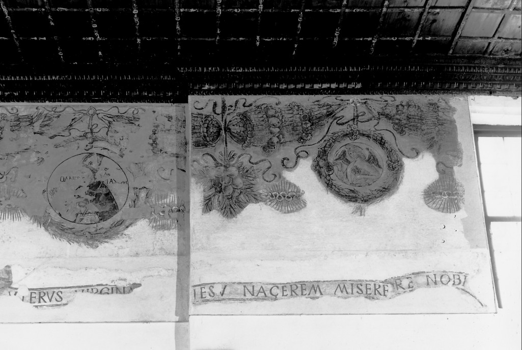 motivi decorativi a festoni e medaglione con iscrizioni (decorazione pittorica) - ambito ferrarese (ultimo quarto sec. XV)