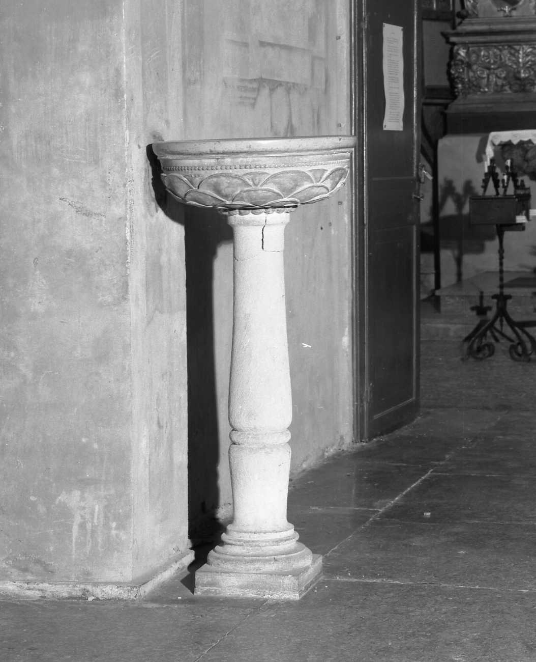 vasca di acquasantiera - ambito ferrarese (inizio sec. XX)