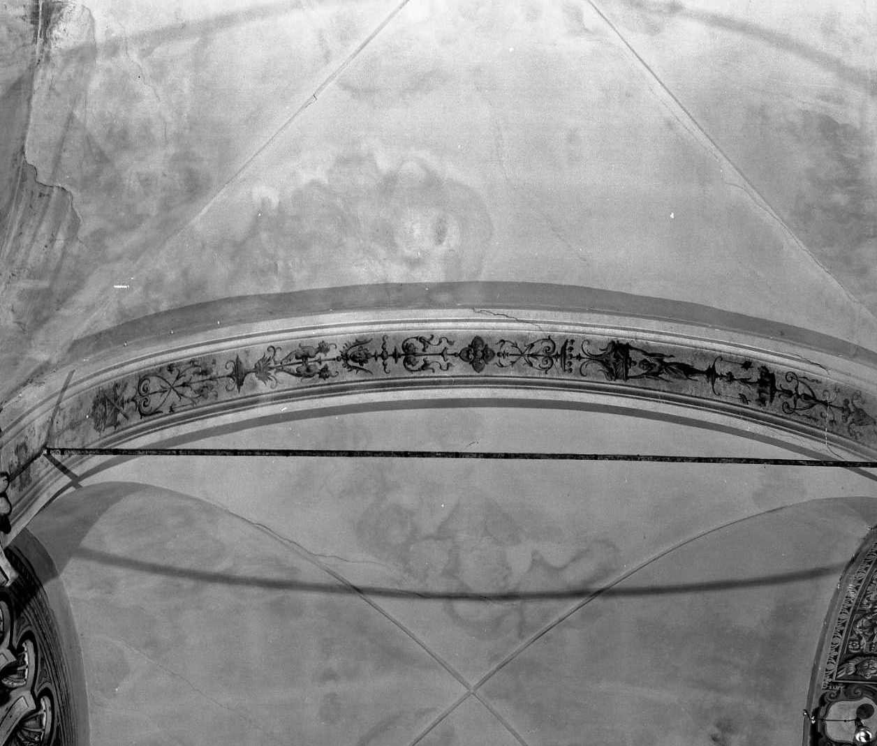 girali vegetali; vasi stilizzati; figure femminili; maschere, motivi decorativi (dipinto) - ambito ferrarese (fine sec. XVI)