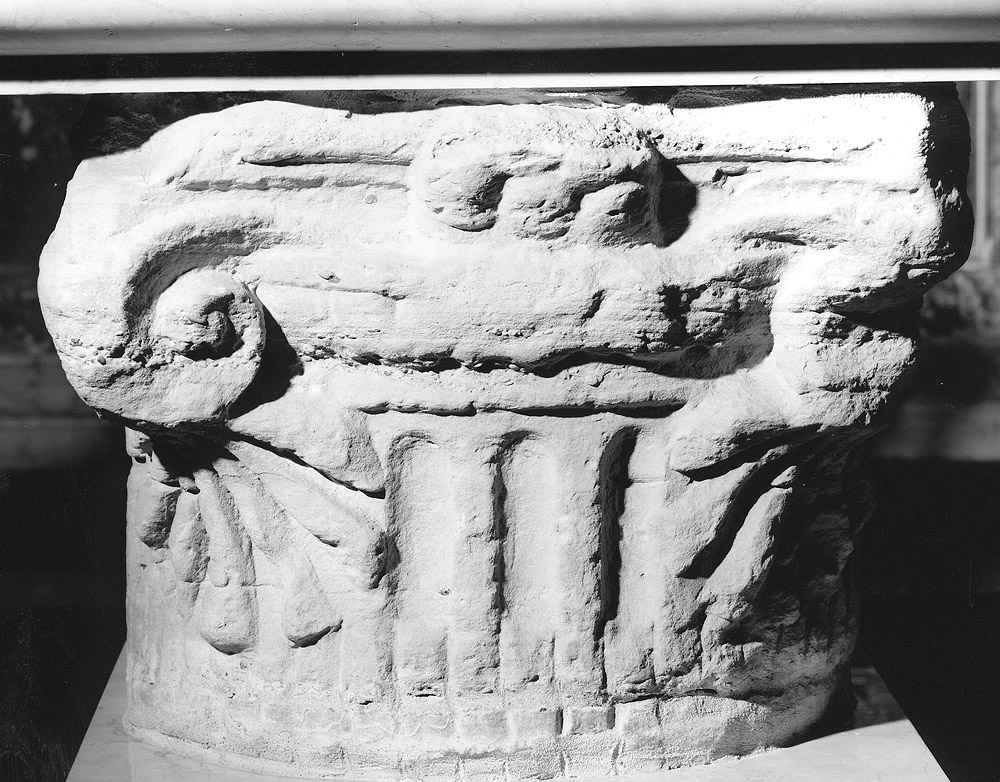 capitello - manifattura bolognese (prima metà sec. XVI)