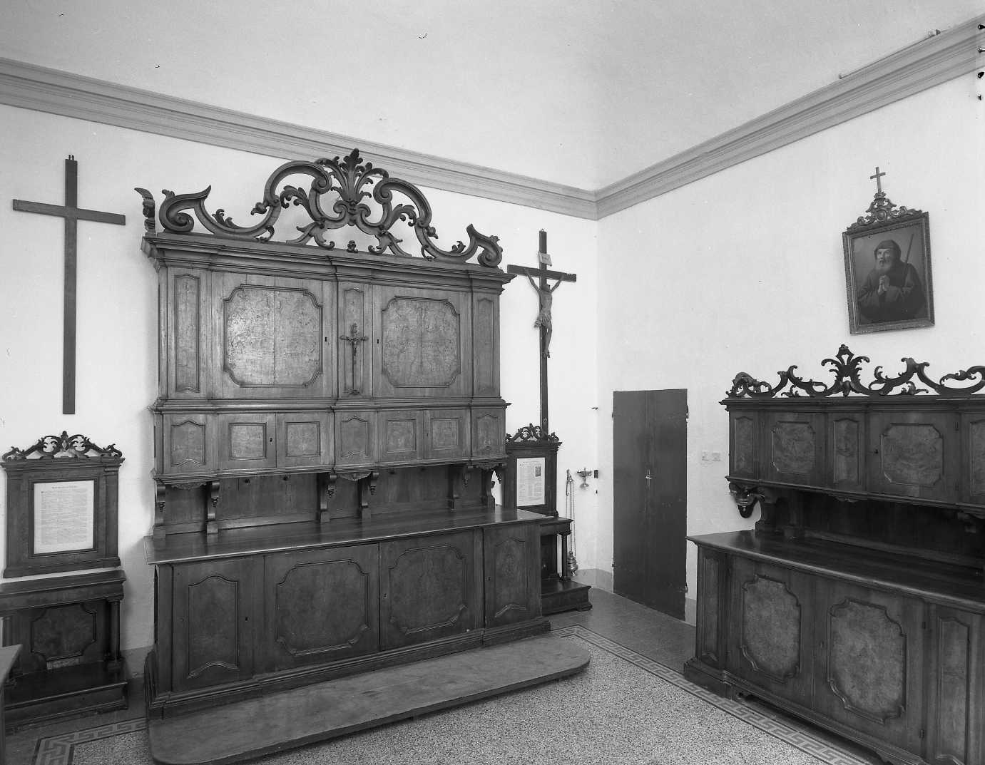 mobile da sacrestia con alzata, serie - bottega emiliana (sec. XVIII)