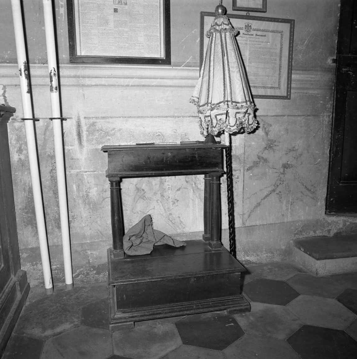 inginocchiatoio, serie - bottega emiliana (sec. XVIII)