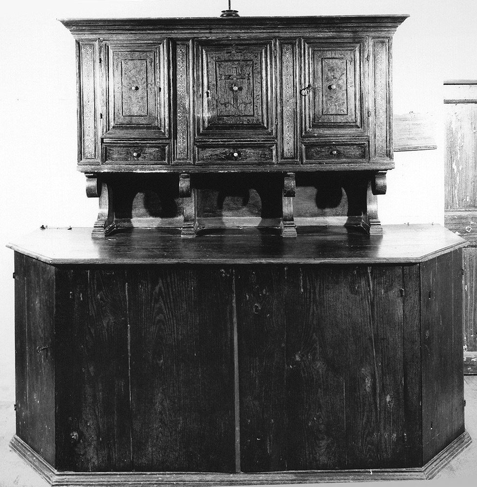 credenza con alzata - manifattura bolognese (sec. XVI, sec. XVII)