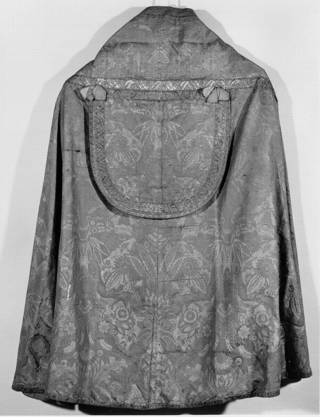 piviale - manifattura emiliana (sec. XVIII)