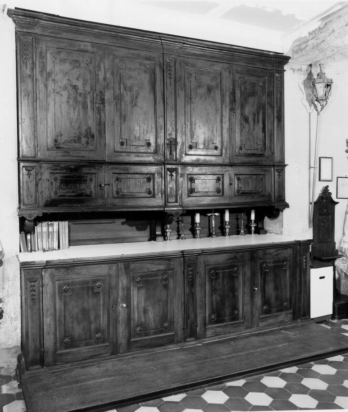 mobile da sacrestia - manifattura emiliana (sec. XIX)