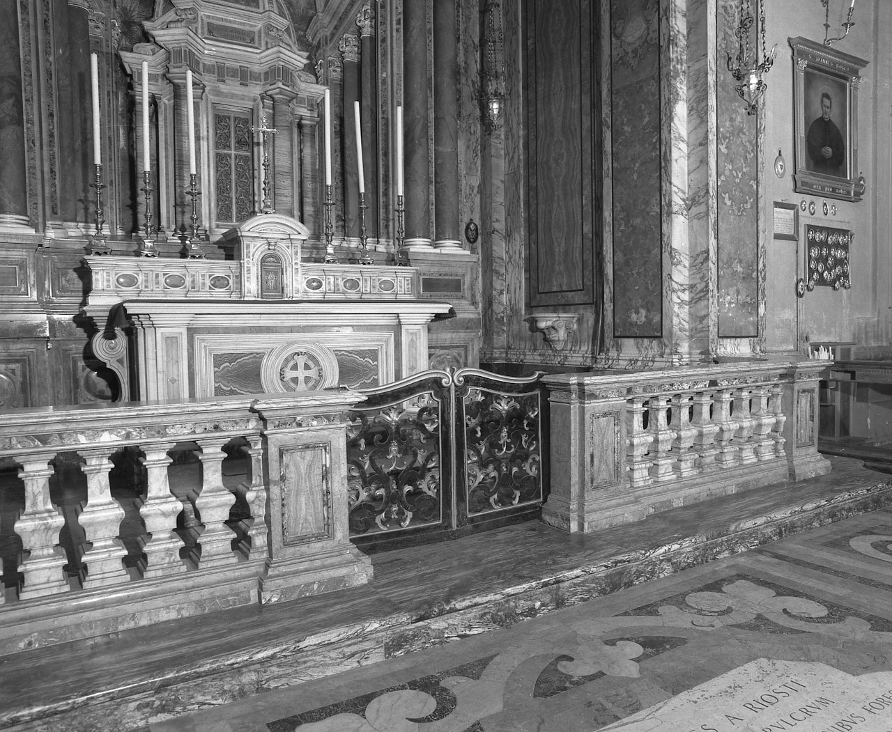 candeliere d'altare, serie - bottega bolognese (sec. XVIII)
