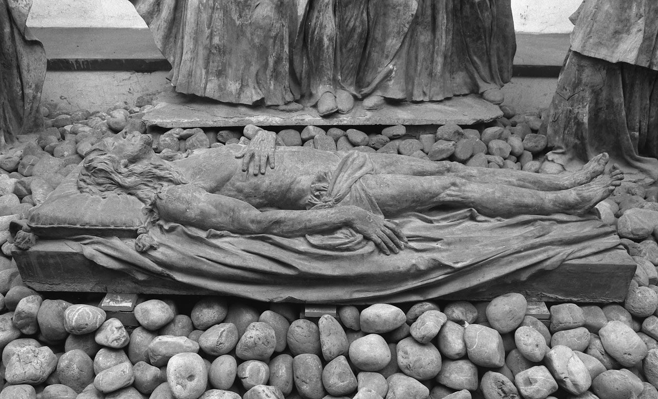 Cristo morto (scultura, elemento d'insieme) di Lombardi Alfonso (prima metà sec. XVI)