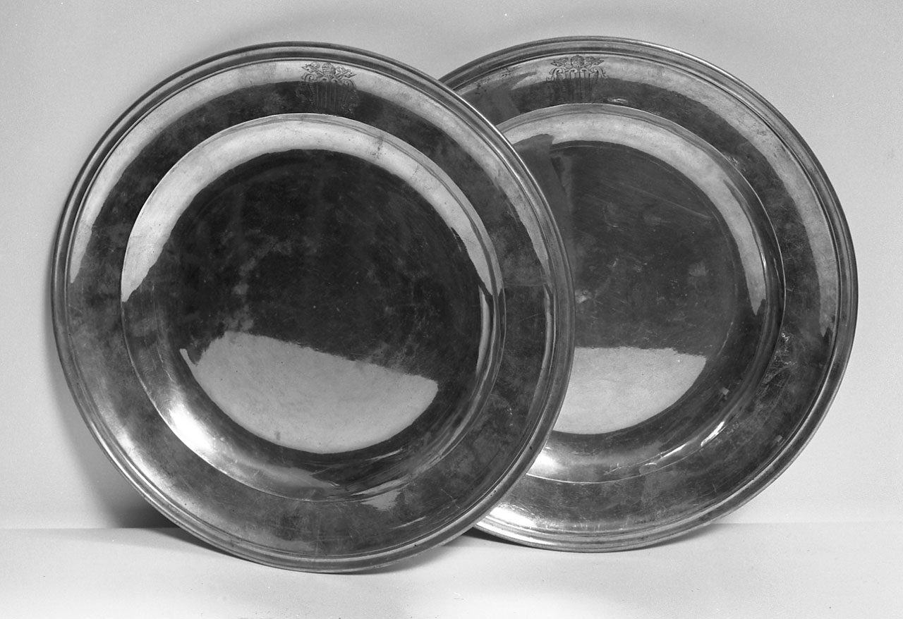 piatto, coppia - bottega romana (prima metà sec. XVIII)