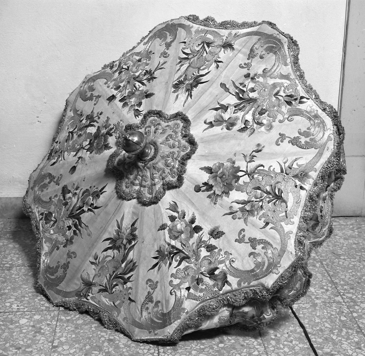ombrellino processionale - bottega bolognese (prima metà sec. XVIII)