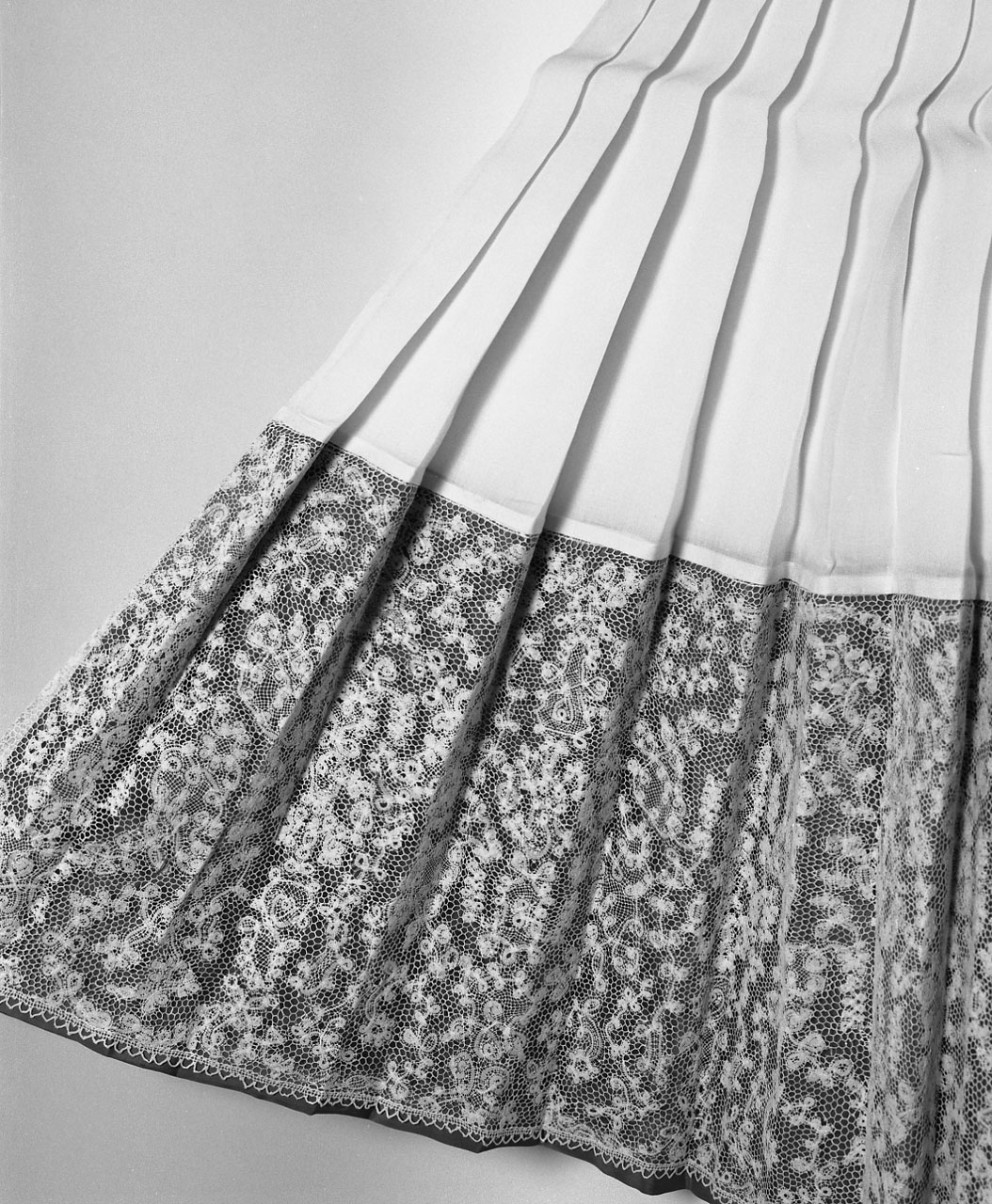 camice, insieme - manifattura bolognese (prima metà sec. XVIII)