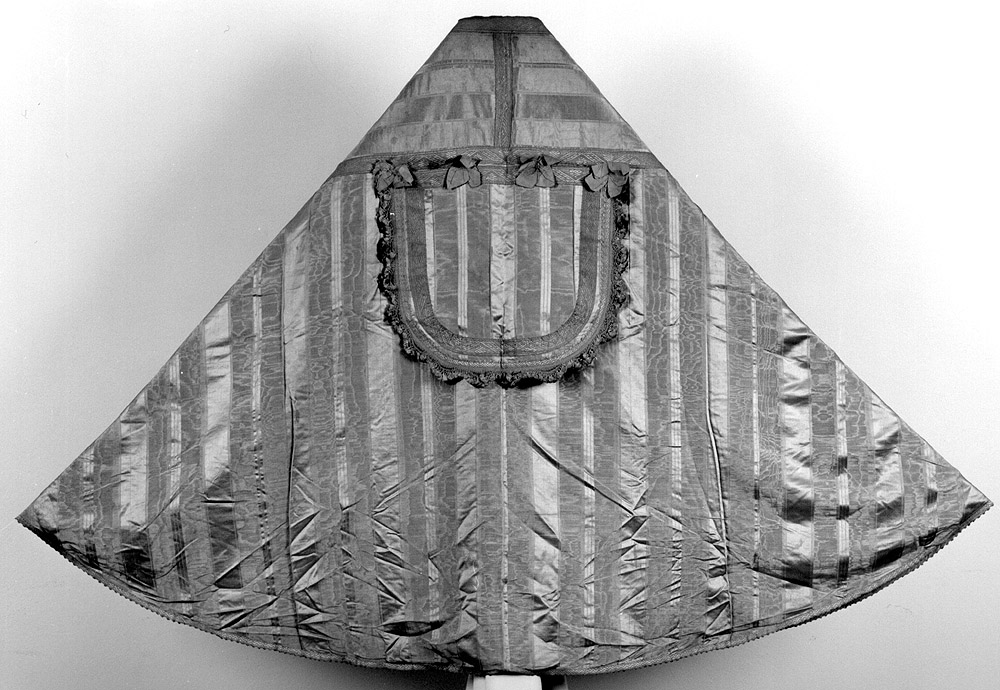 piviale - manifattura italiana (?) (prima metà sec. XIX)