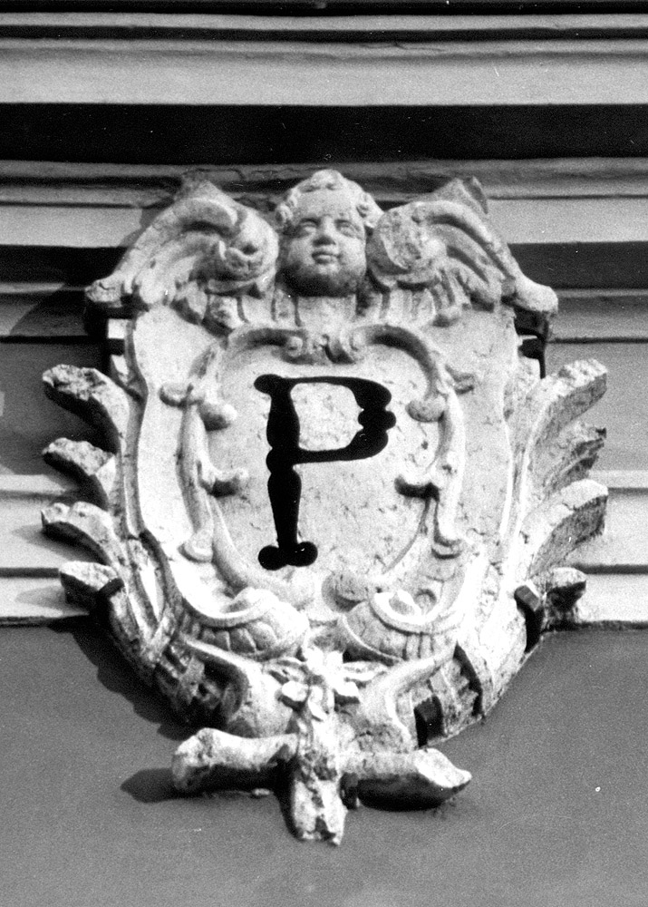 stemma (rilievo) - manifattura emiliana (sec. XVIII)
