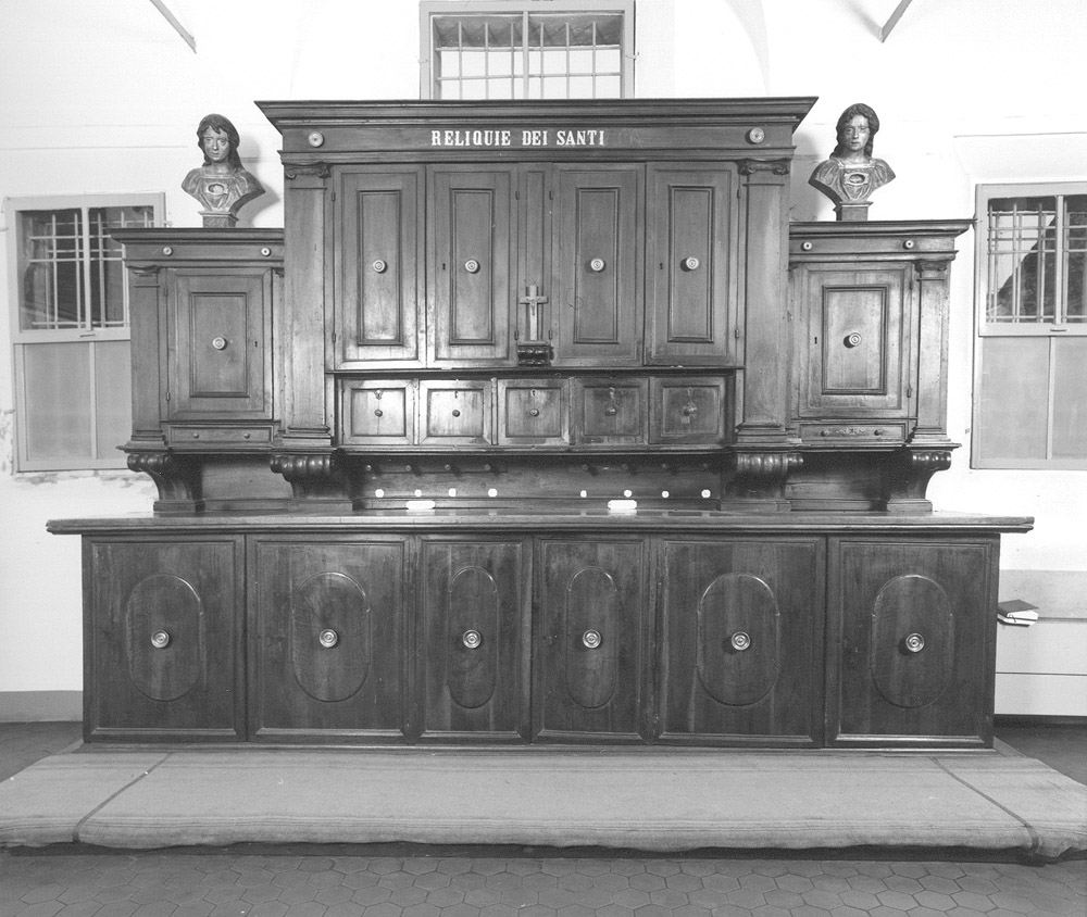 credenza da sacrestia con alzata - manifattura emiliana (sec. XVIII)