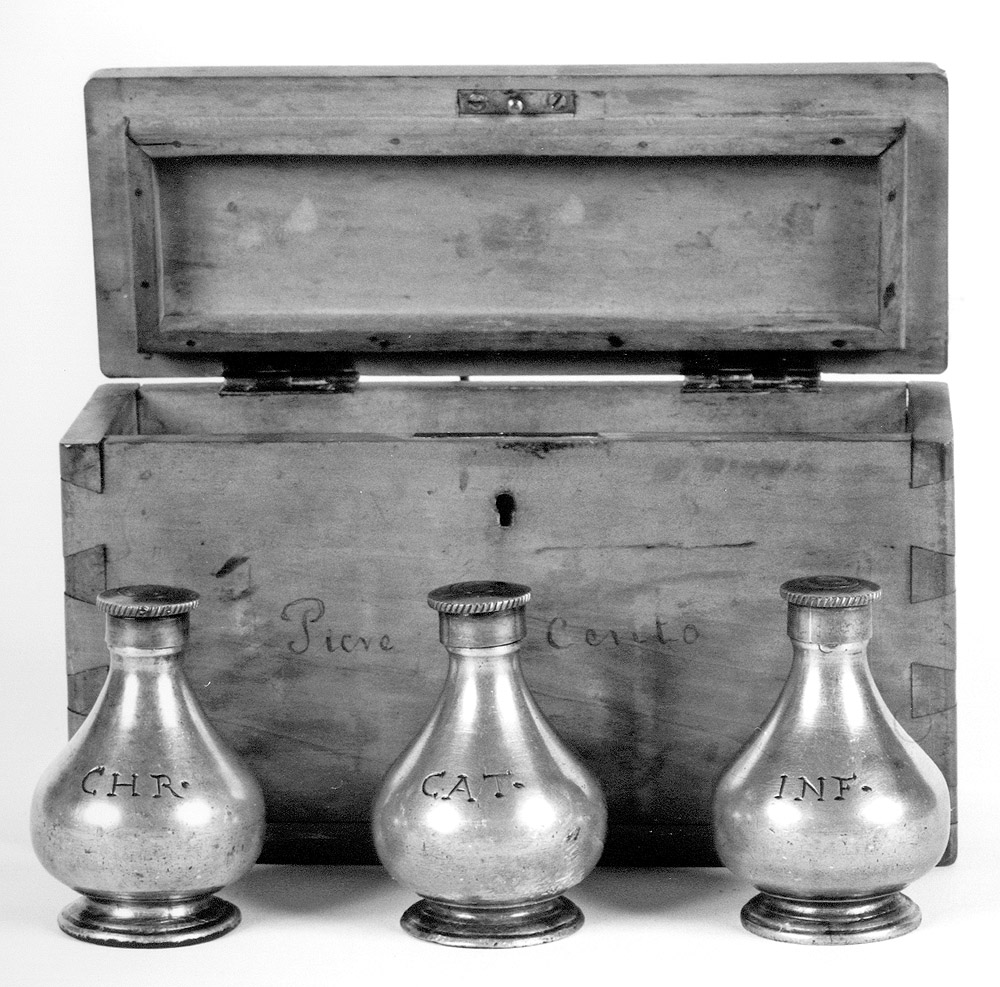 vasetti per oli santi, insieme - manifattura emiliana (seconda metà sec. XIX)