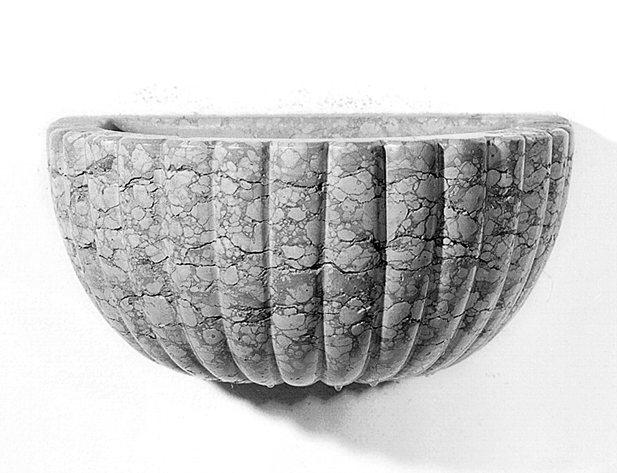 acquasantiera - a conchiglia - manifattura emiliana (seconda metà sec. XVIII)