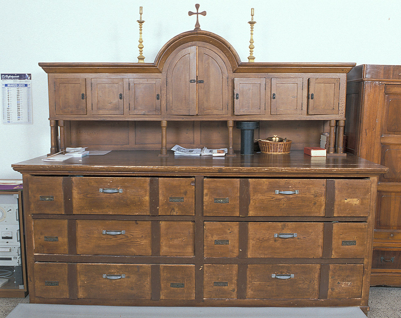 mobile da sacrestia - ambito ferrarese (sec. XX)