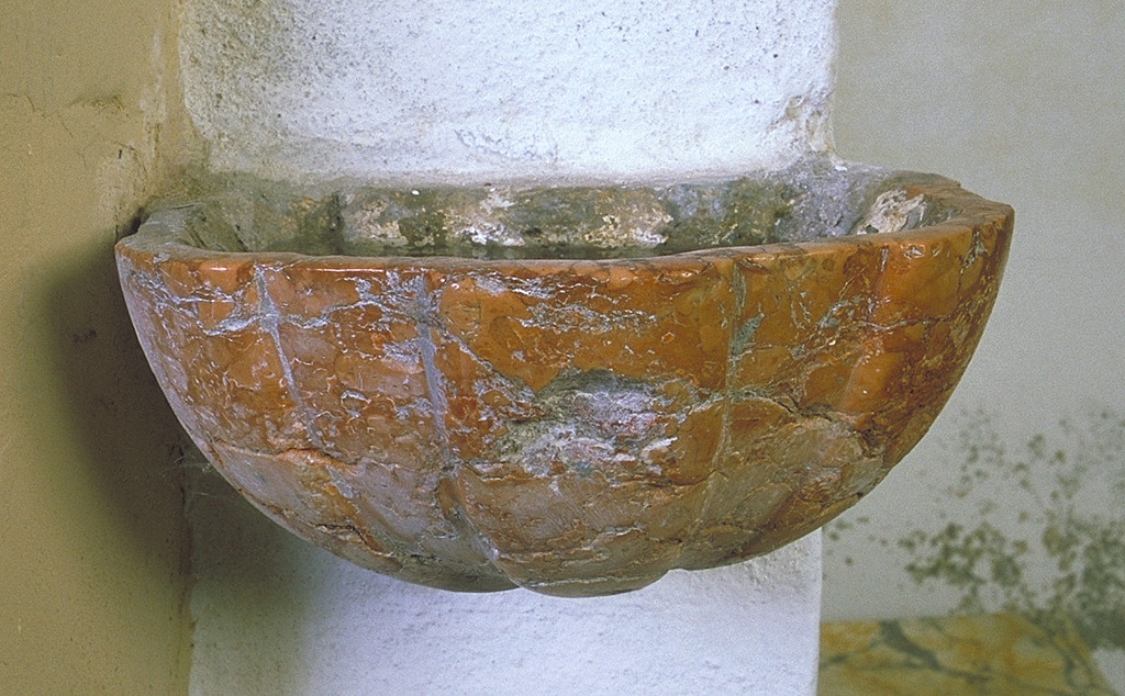 acquasantiera da parete - manifattura ferrarese (sec. XVIII)