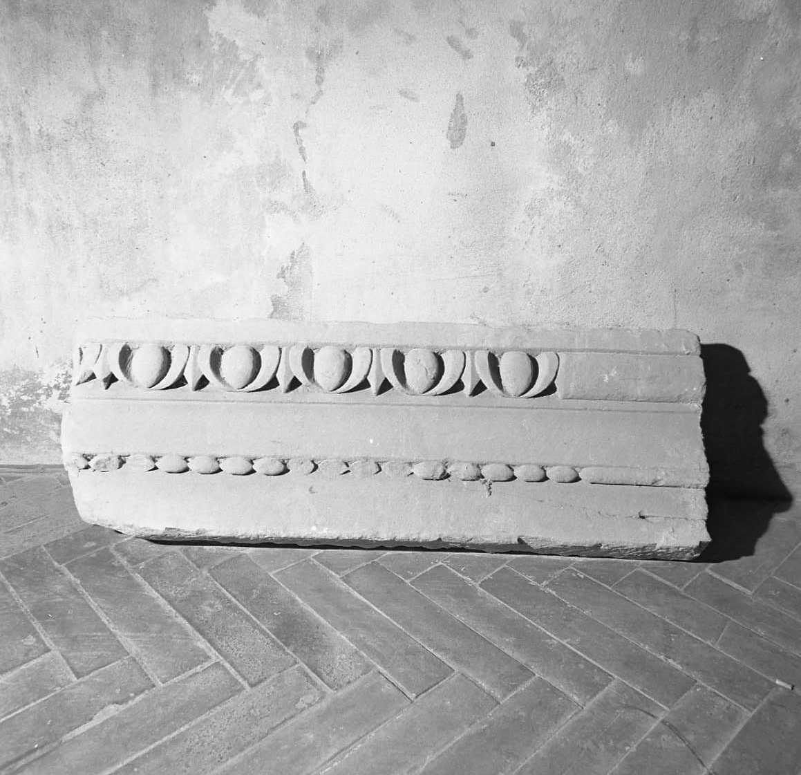 cornicione, frammento - bottega italiana (sec. XII)