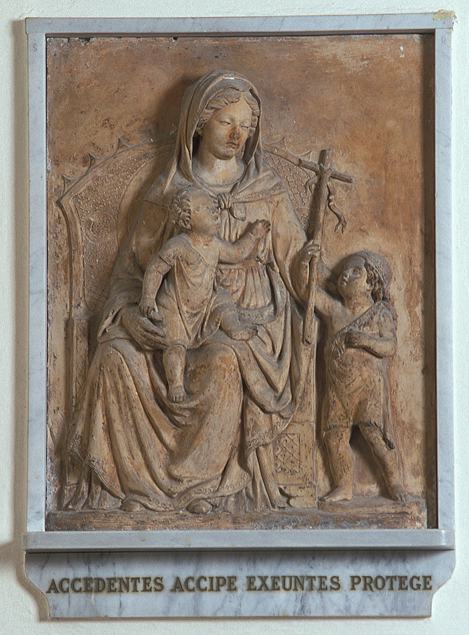 Madonna con Gesù Bambino e San Giovannino (rilievo) di Davia Gaetano (ultimo quarto sec. XIX)