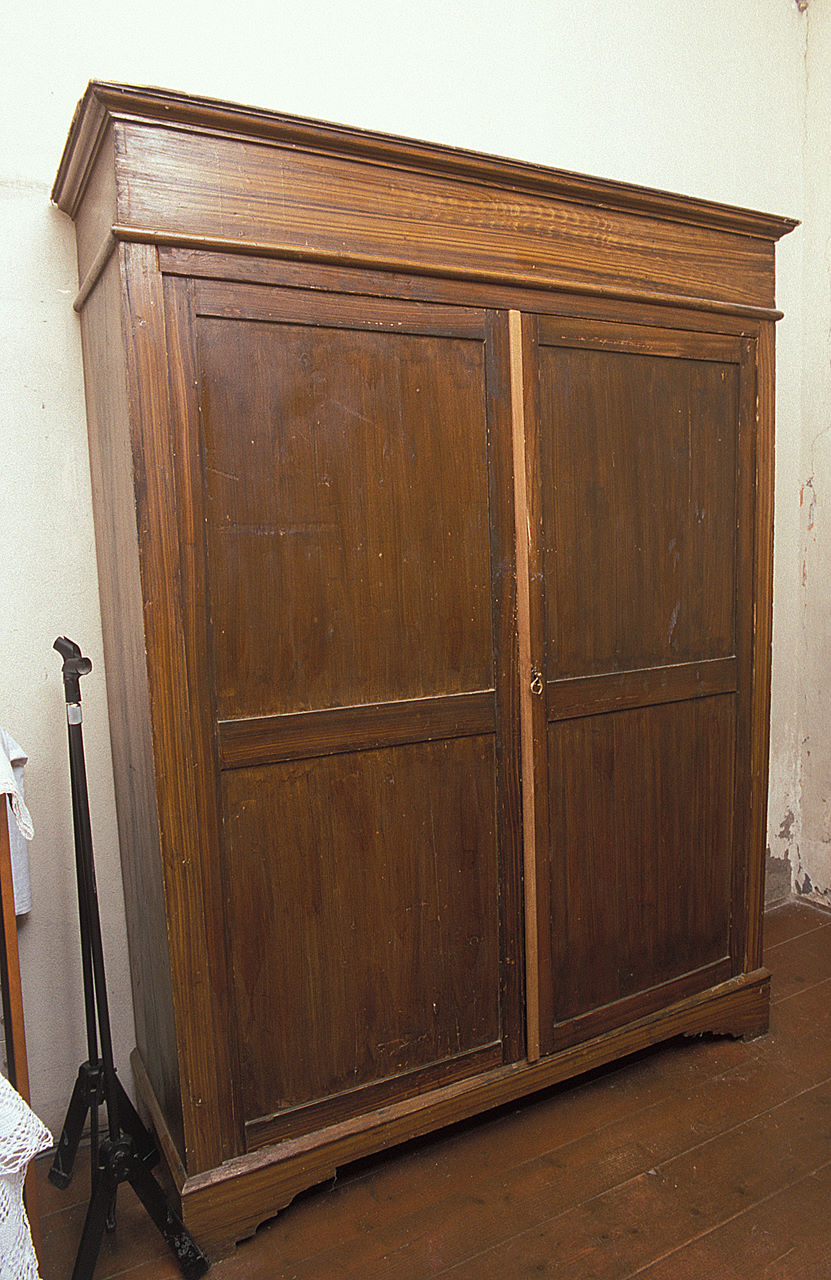armadio - bottega ferrarese (primo quarto sec. XIX)