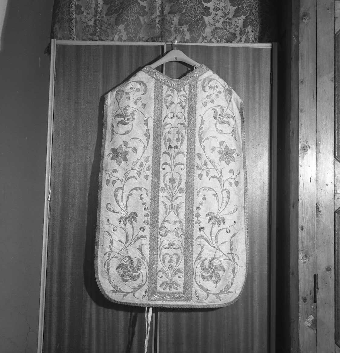 paramento liturgico - manifattura bolognese (prima metà sec. XIX)