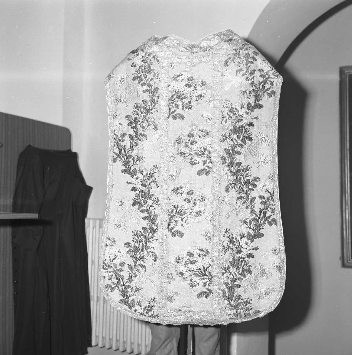 paramento liturgico - manifattura bolognese (sec. XVIII)