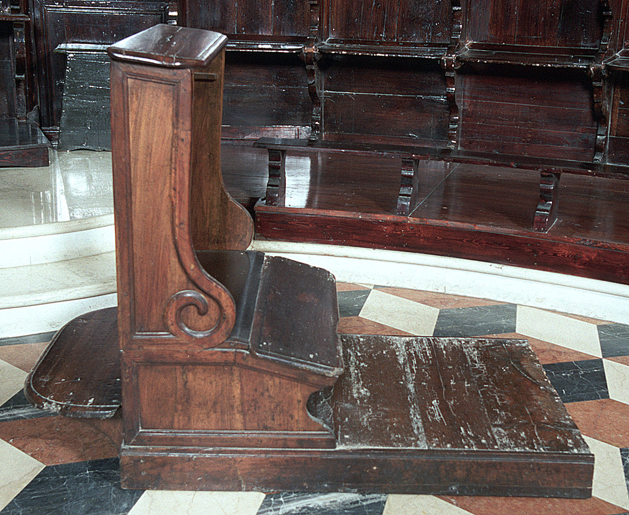 inginocchiatoio - manifattura ferrarese (sec. XVIII)