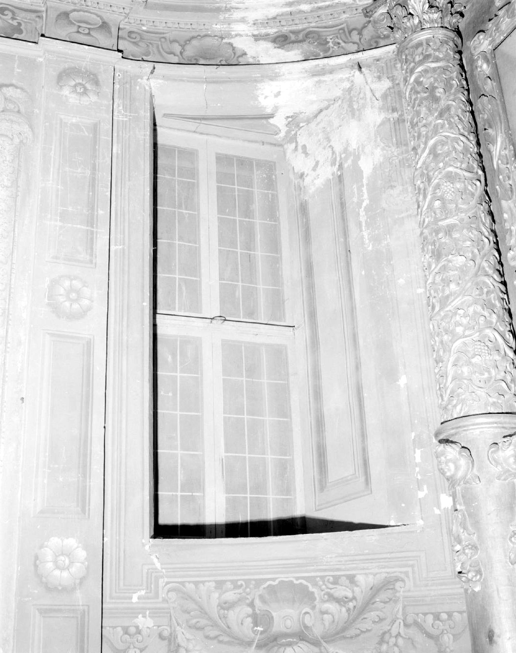 finta finestra (decorazione pittorica, serie) di Ferrari Francesco (ultimo quarto sec. XVII)