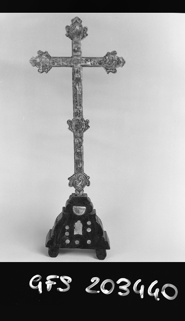 croce da tavolo - manifattura gerosolimitana (sec. XIX)