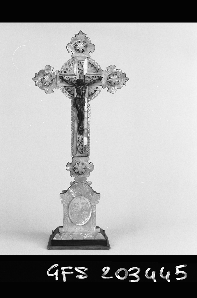 croce da tavolo - manifattura gerosolimitana (primo quarto sec. XX)