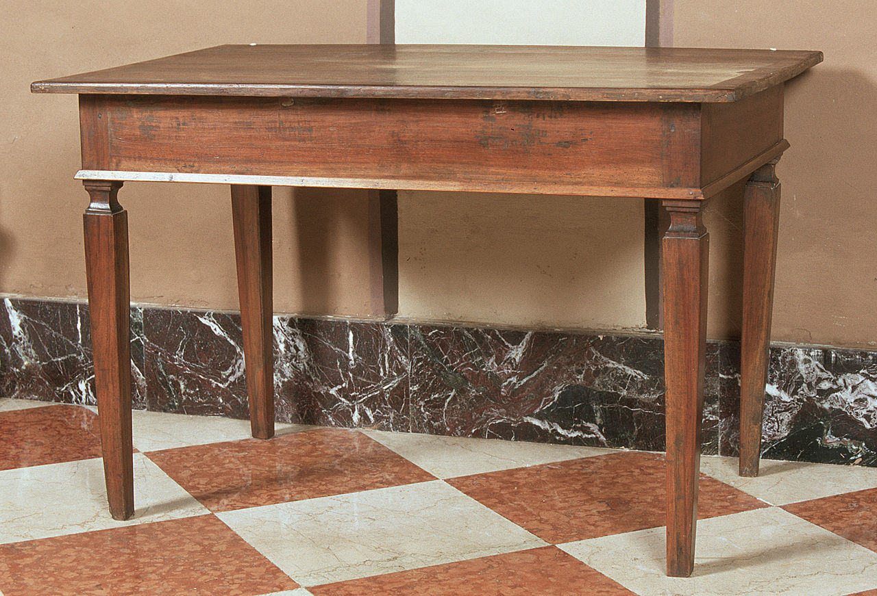 tavolino, opera isolata - bottega ferrarese (prima metà sec. XIX)