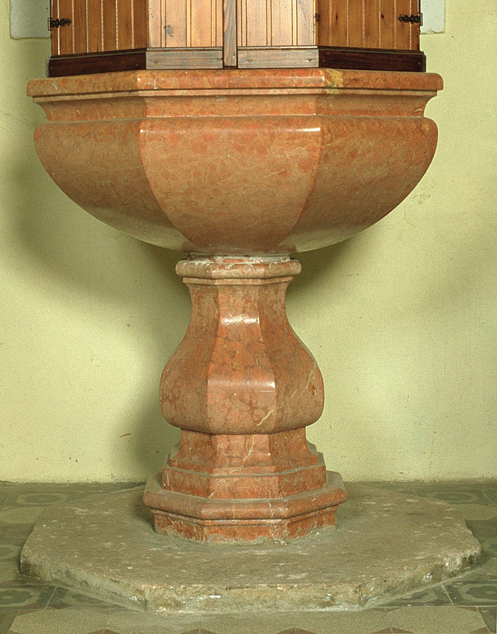 fonte battesimale, opera isolata - bottega ferrarese (sec. XVIII)