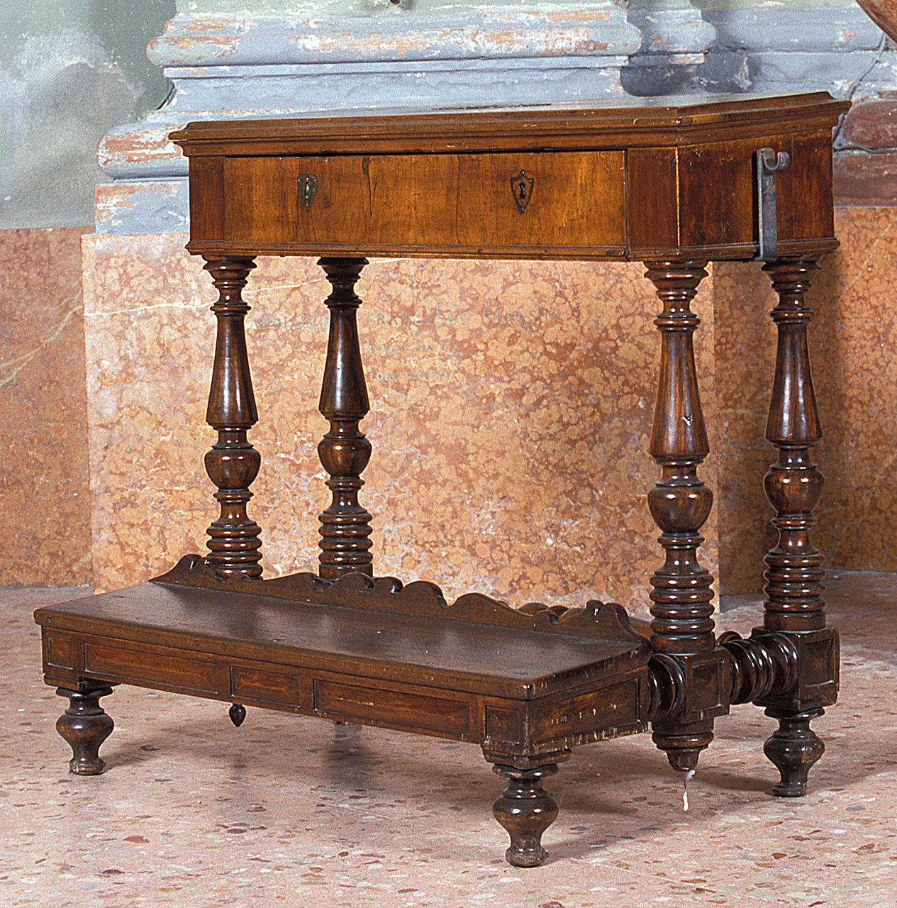 inginocchiatoio, opera isolata - manifattura ferrarese (sec. XVIII)