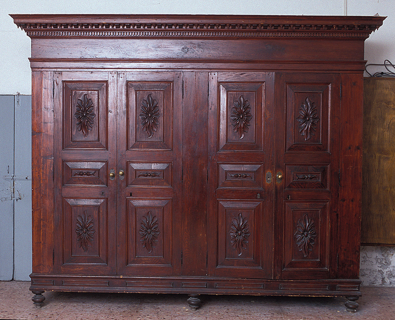 armadio, opera isolata - manifattura ferrarese (seconda metà sec. XIX)