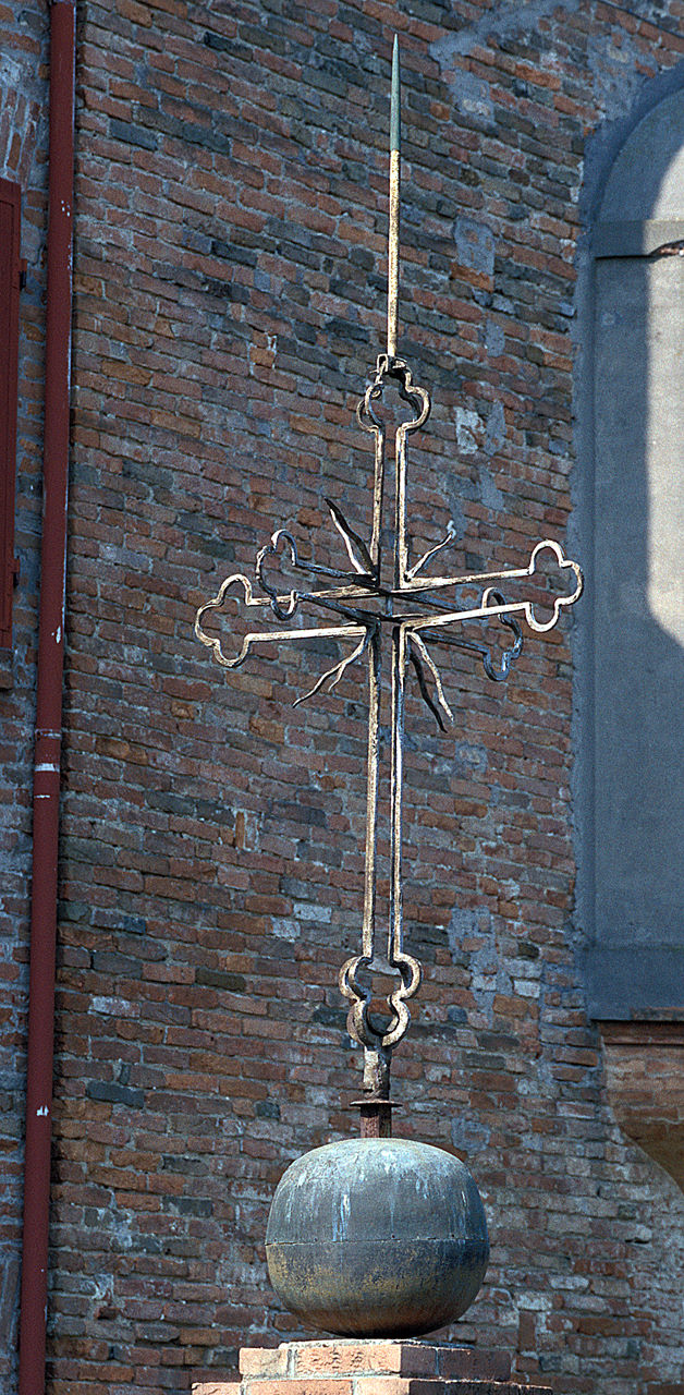 croce, opera isolata - manifattura ferrarese (sec. XVIII)