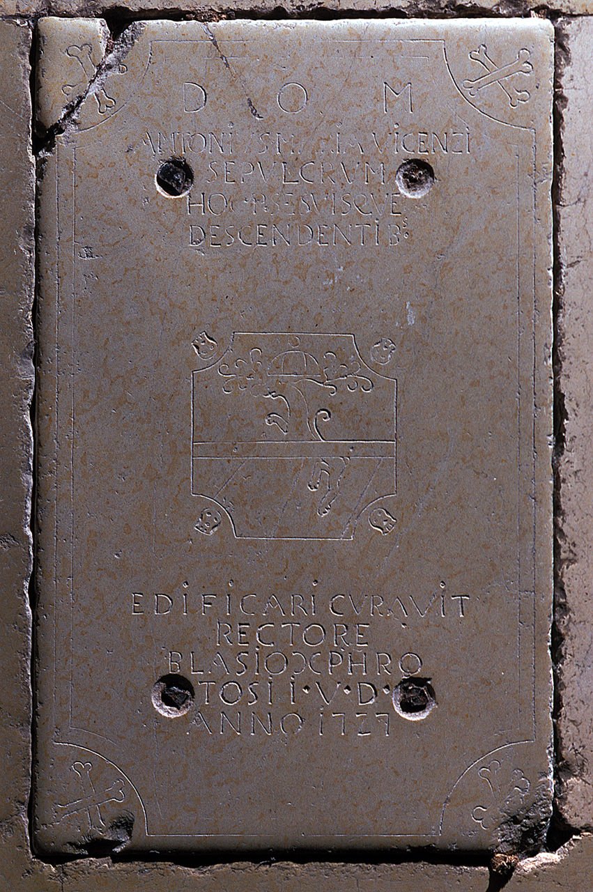 lastra tombale, opera isolata - manifattura ferrarese (secondo quarto sec. XVIII)