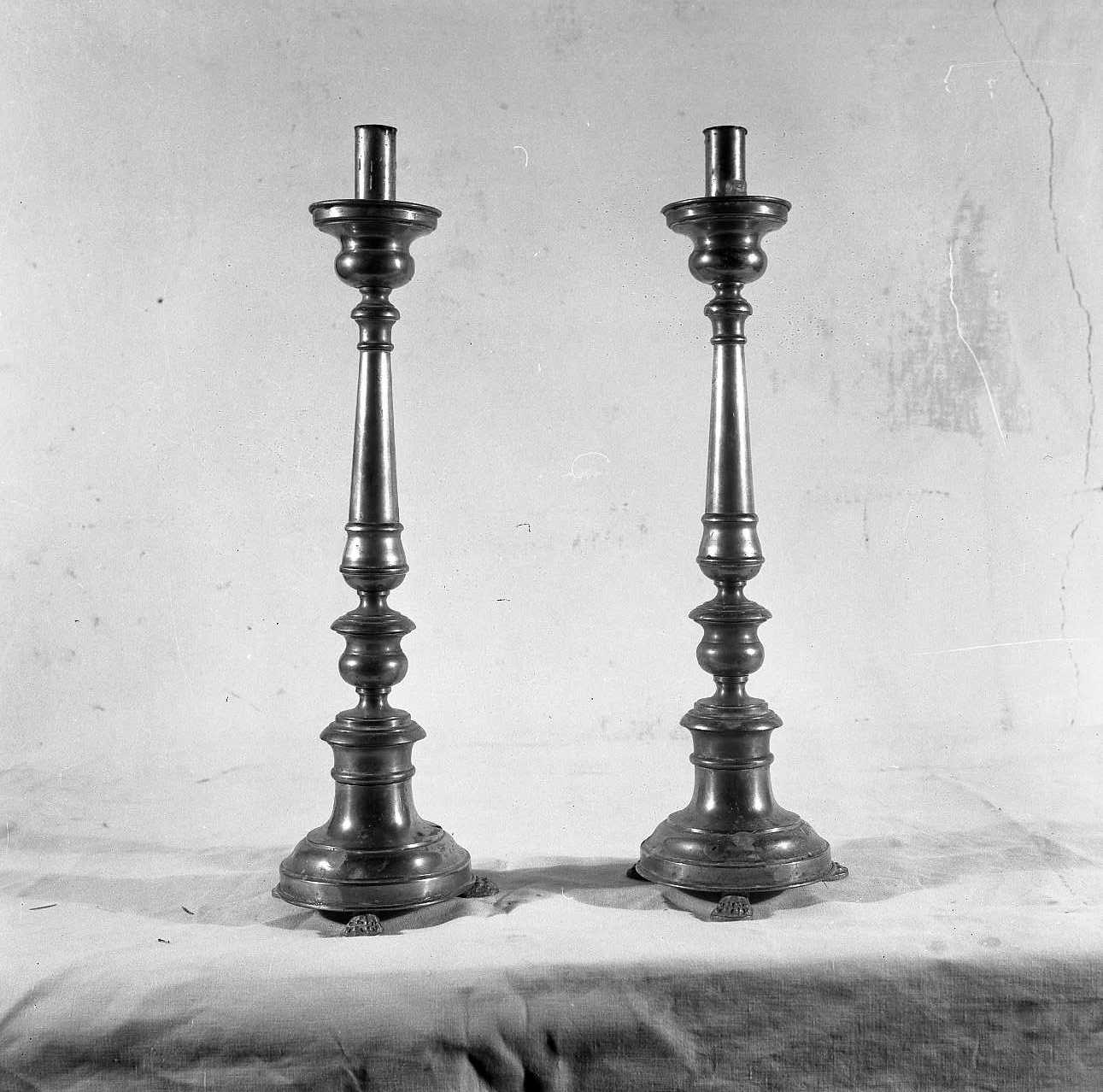 candeliere da chiesa, coppia - bottega emiliana (sec. XIX)