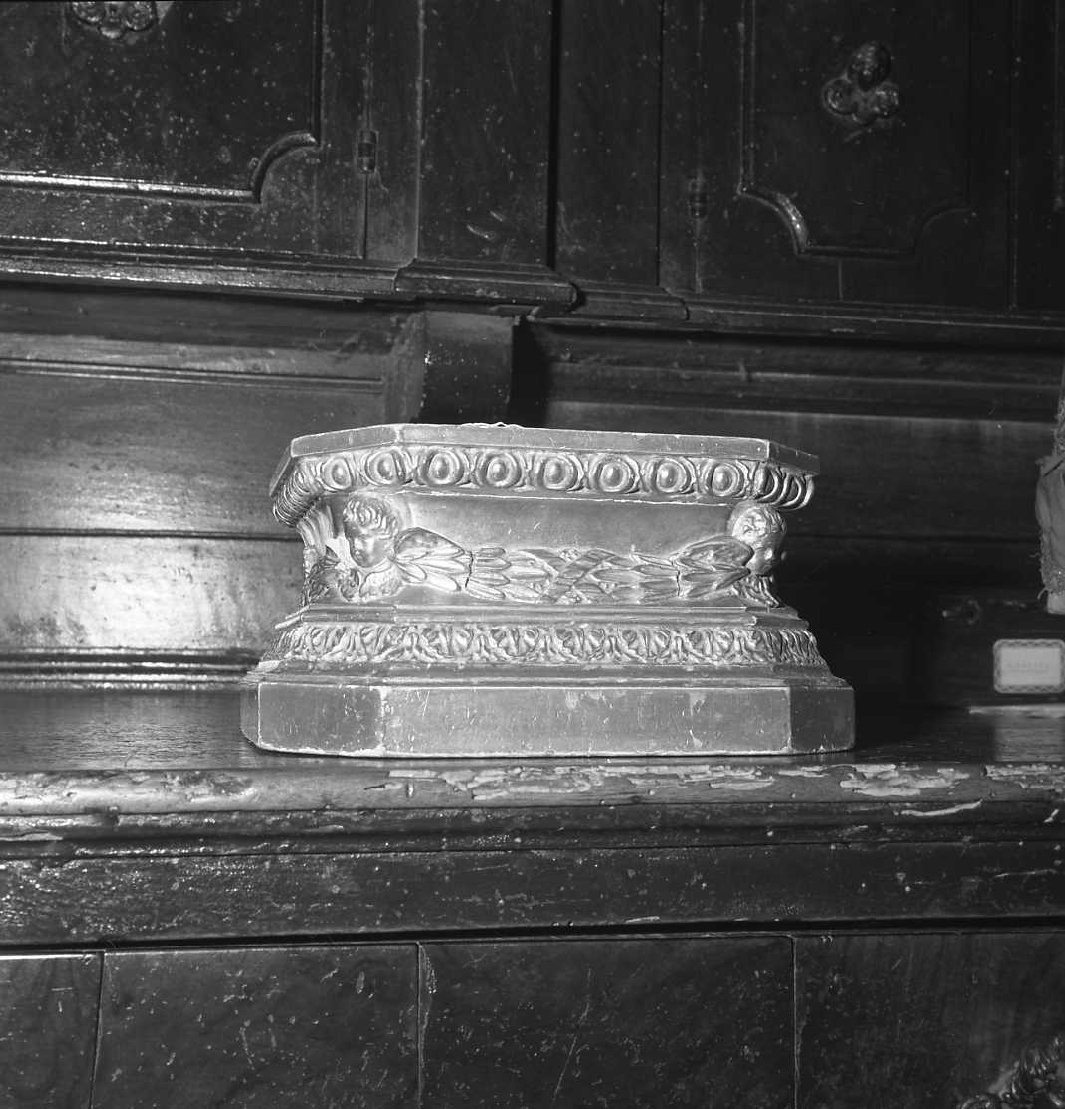 piedistallo di statua - bottega emiliana (sec. XVIII)