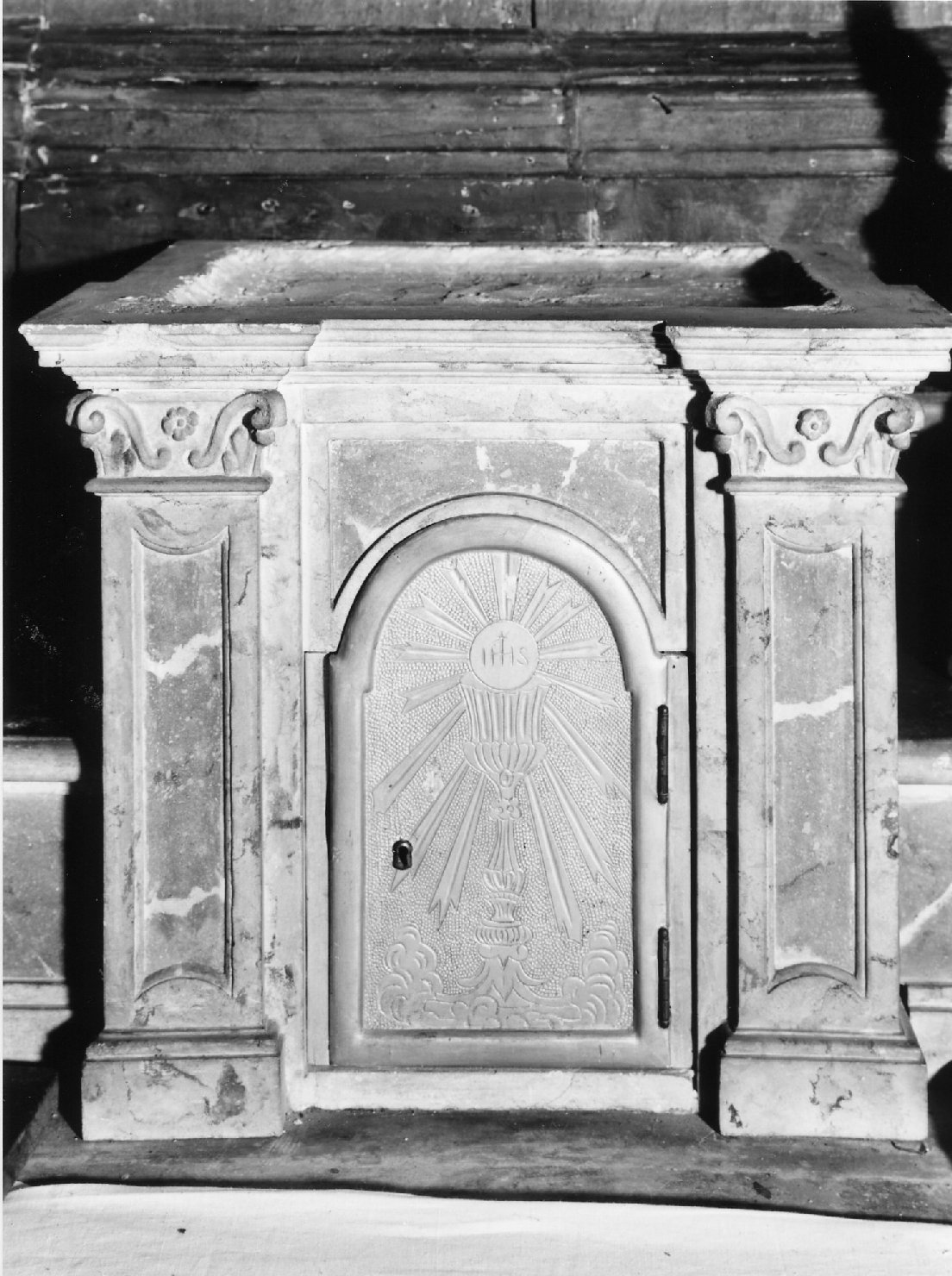 tabernacolo - a frontale architettonico - manifattura ferrarese (sec. XVIII)