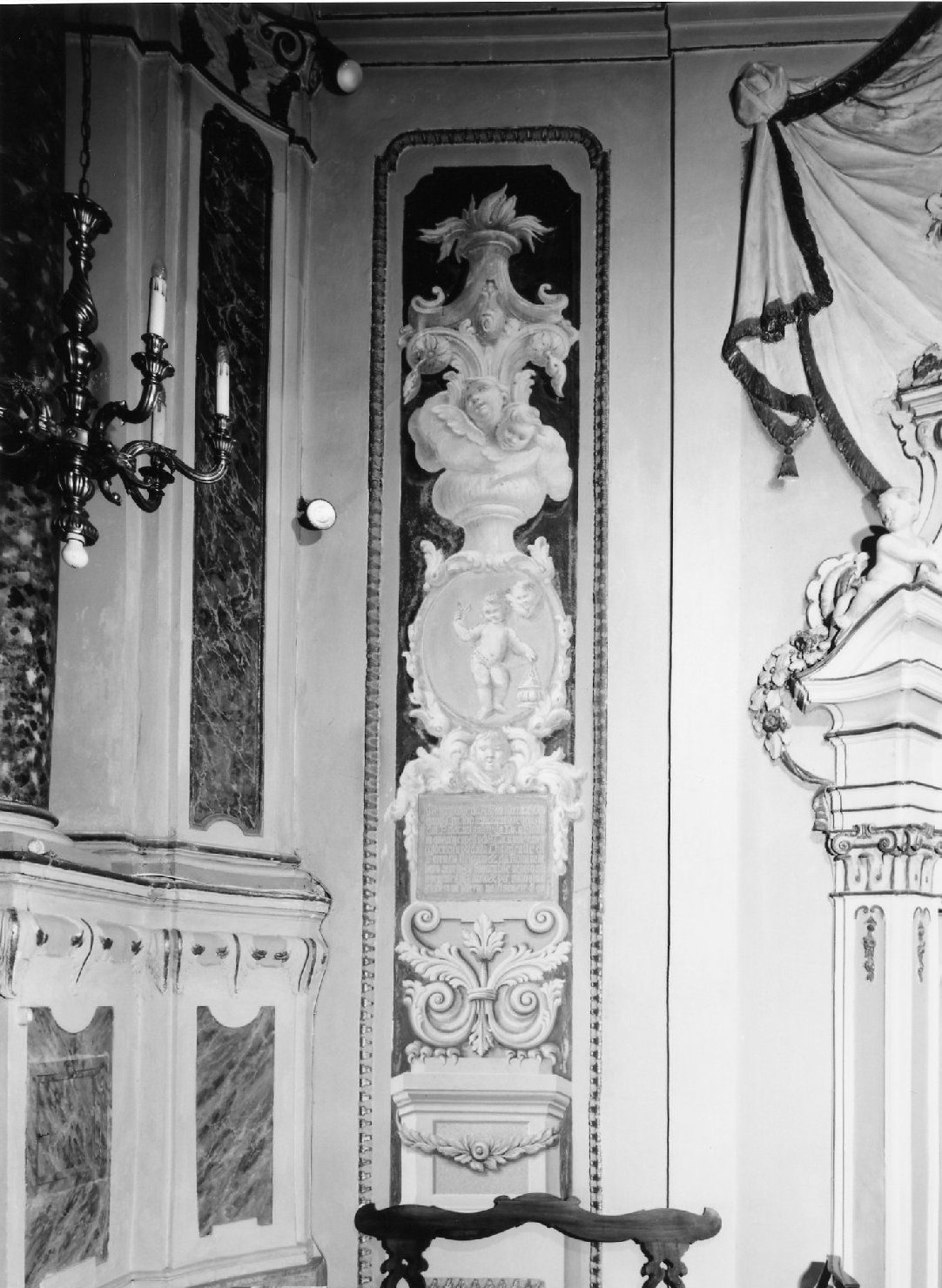 motivi decorativi a candelabra (decorazione pittorica, complesso decorativo) - ambito ferrarese (seconda metà sec. XVIII)